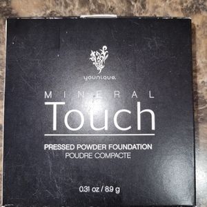Younique Touch Mineral Pressed Powder Foundation Cashmere